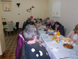 На гостовању у Дому за старе и пензионере у Апатину 15.10.2015. год.